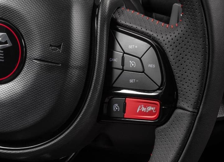 Volante multifunción deportivo del Fiat Fastback Abarth