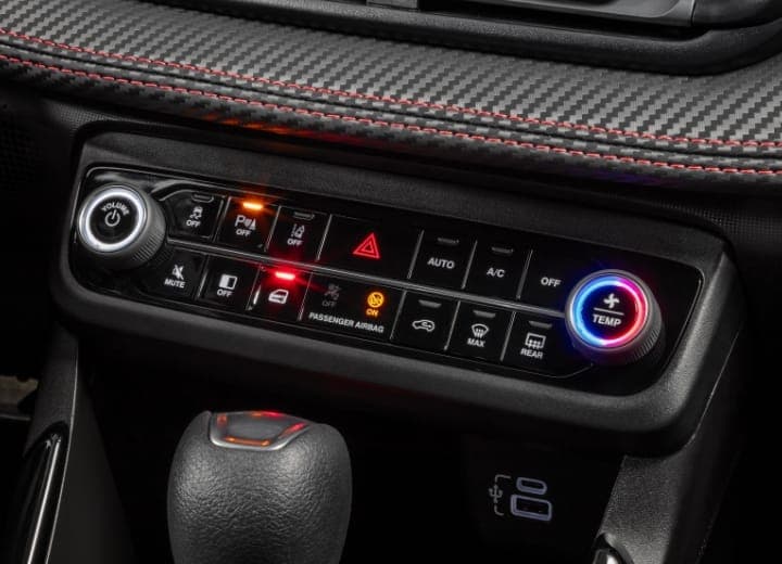 Climatizador digital automático del Fiat Fastback Abarth