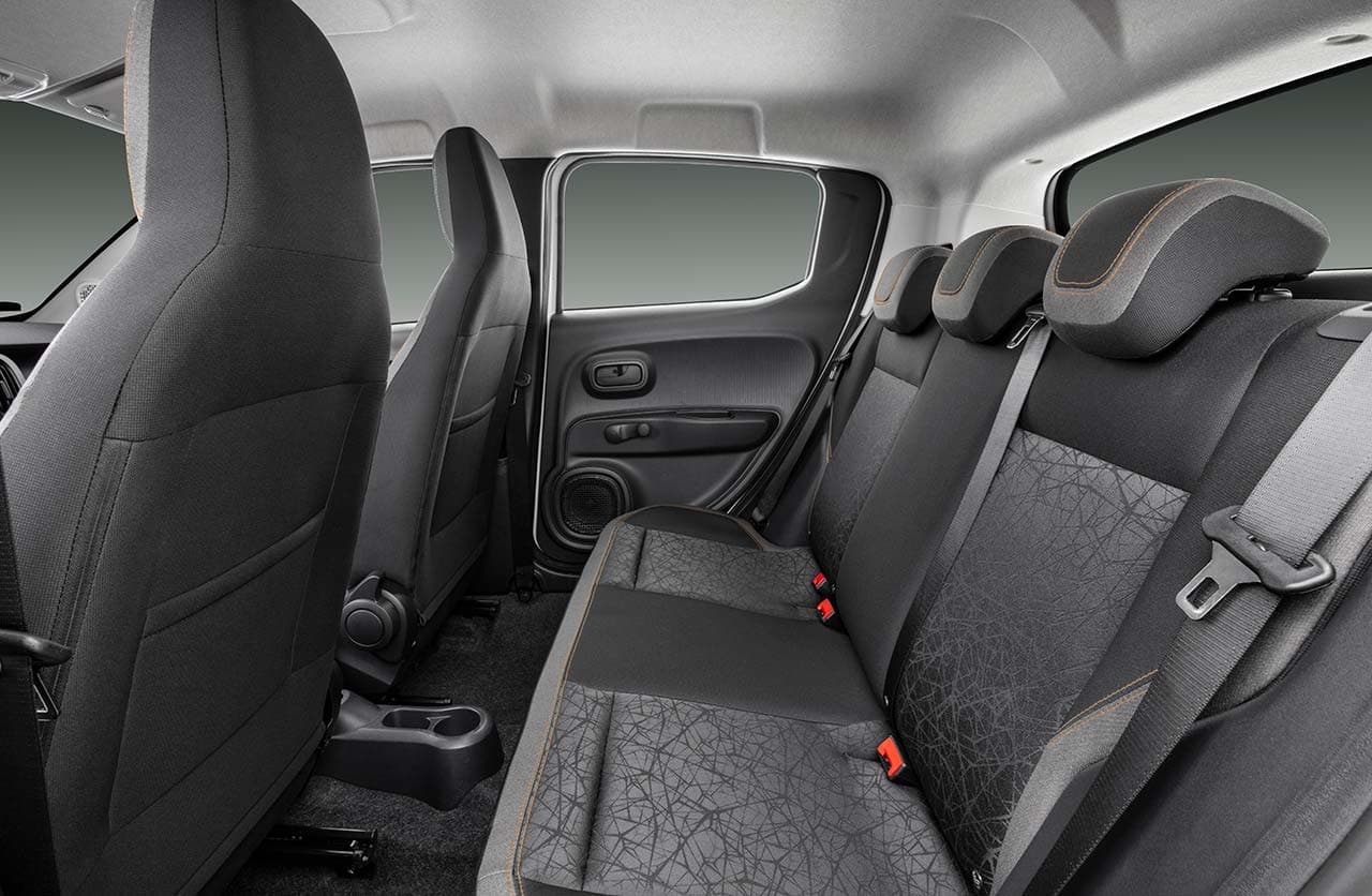 Fiat Mobi Trekking interior - Asiento trasero rebatible