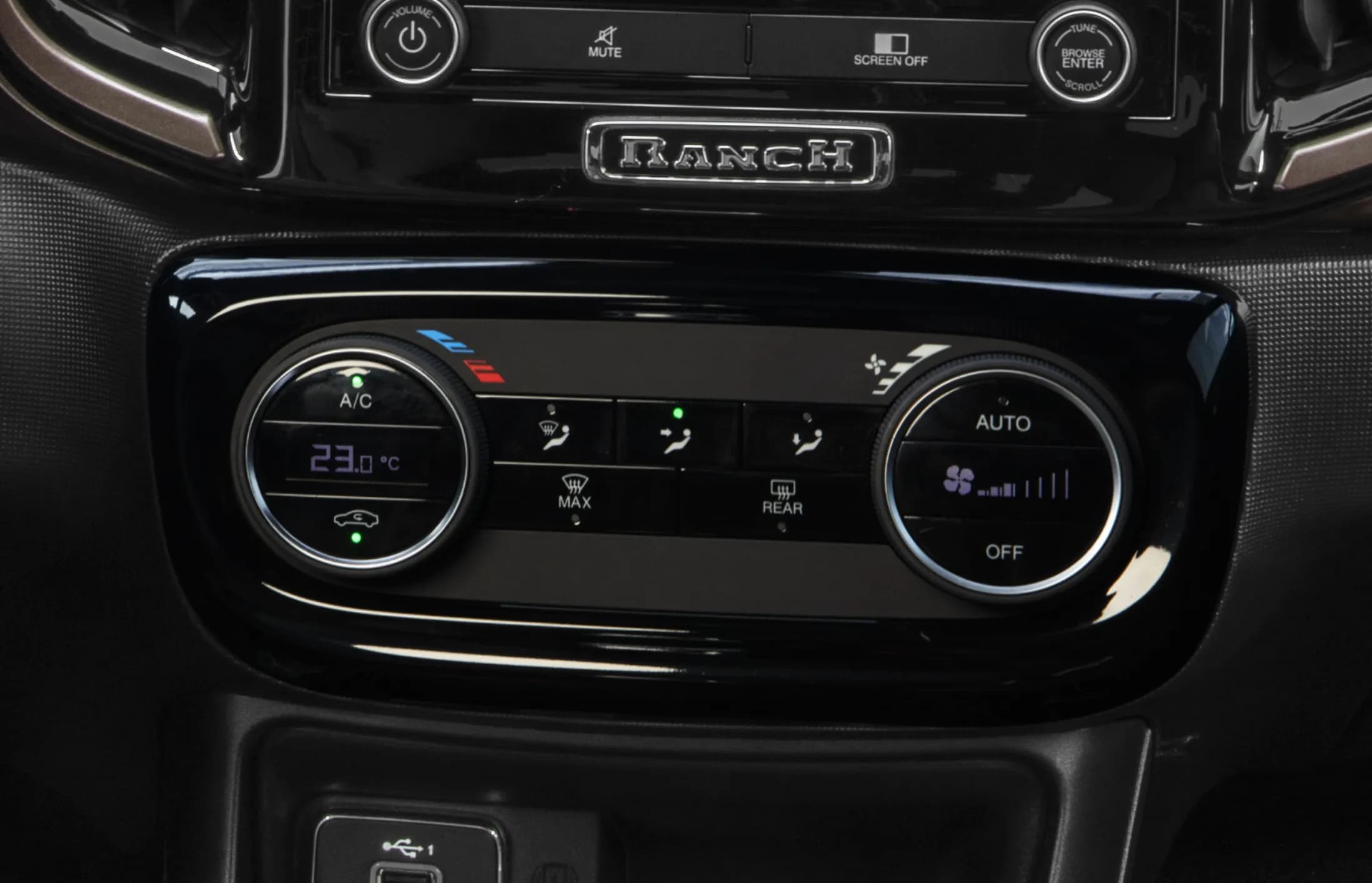 Volante forrado en cuero de la Fiat Strada Ranch