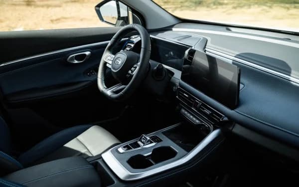 Interior con foco en lujo y tecnología del GAC GS3 Emzoom