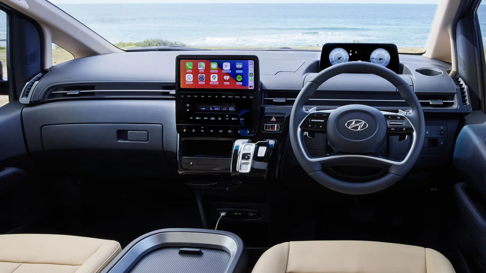 Hyundai Staria Safety detalle interior