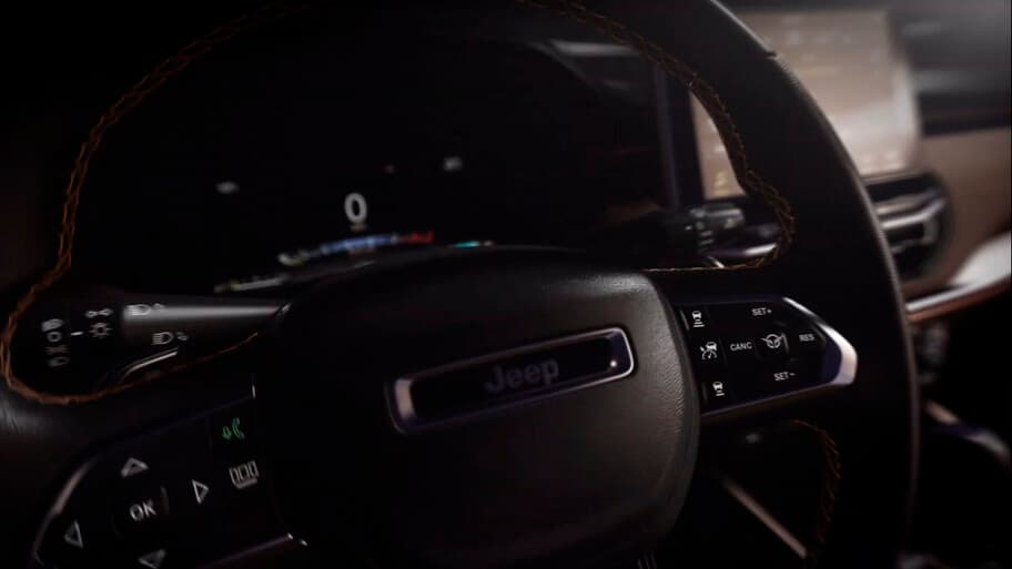 Jeep Commander blackhawk interior 1