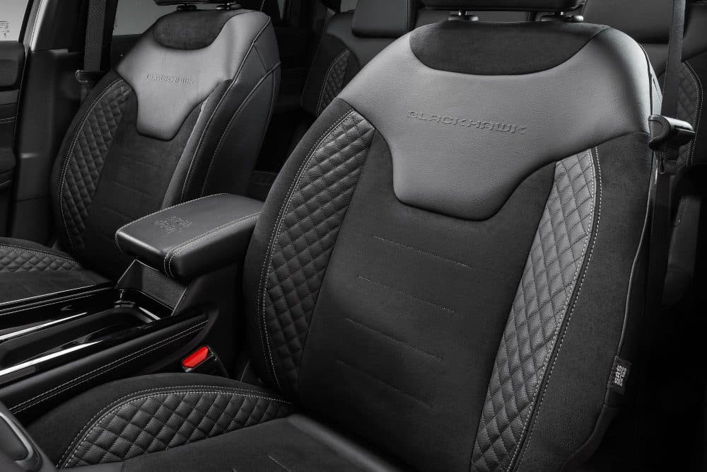 Jeep Commander blackhawk interior 2