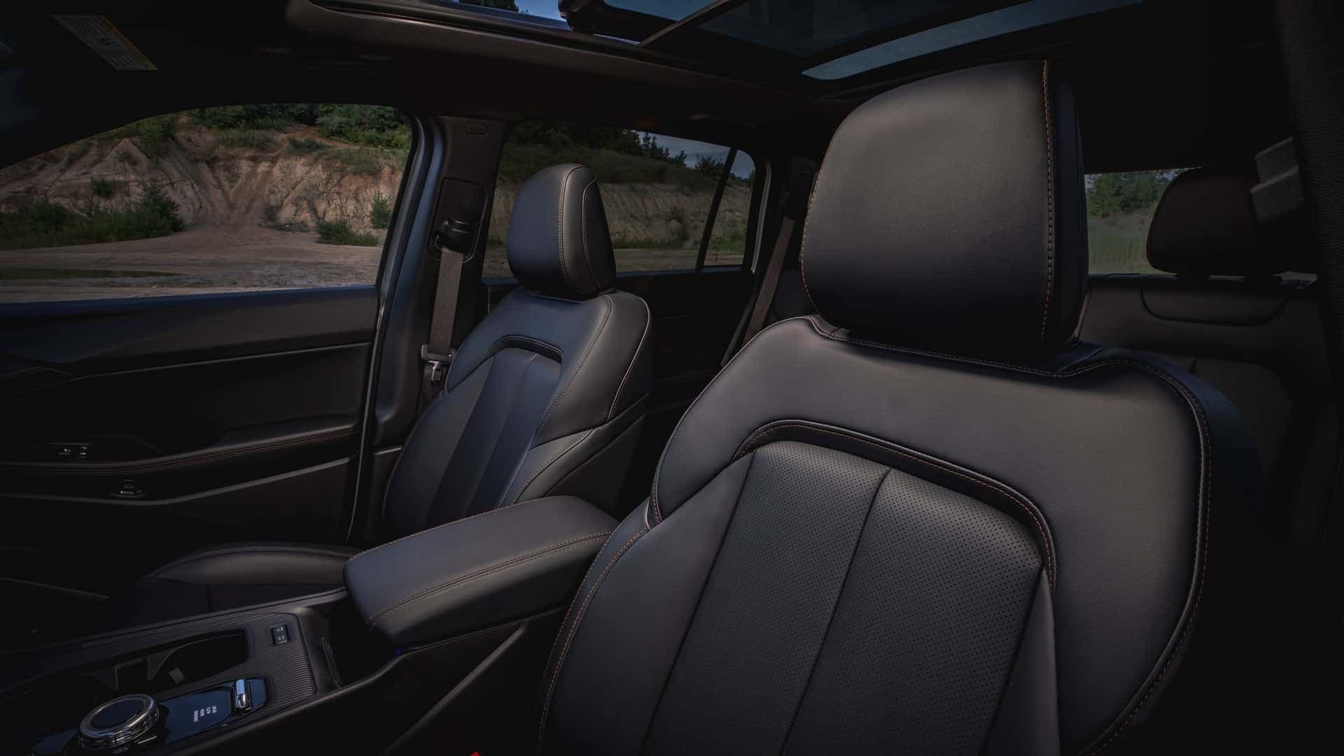 Jeep Grand Cherokee Limited interior 1