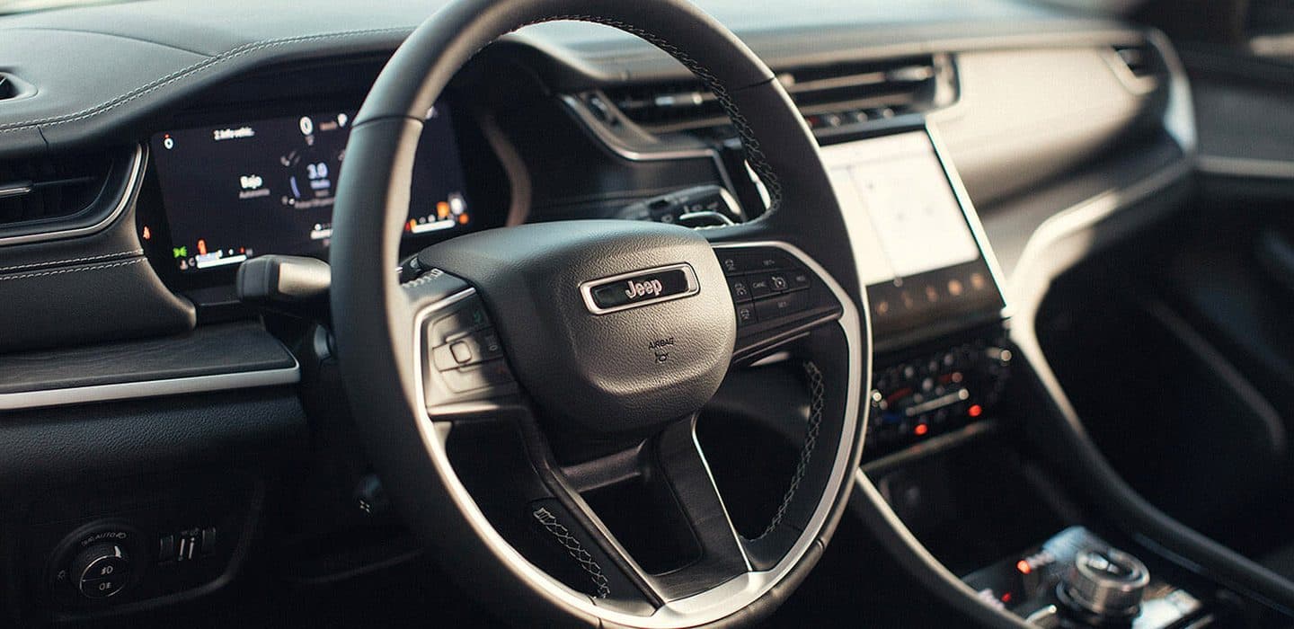 Jeep Grand Cherokee Limited interior 3
