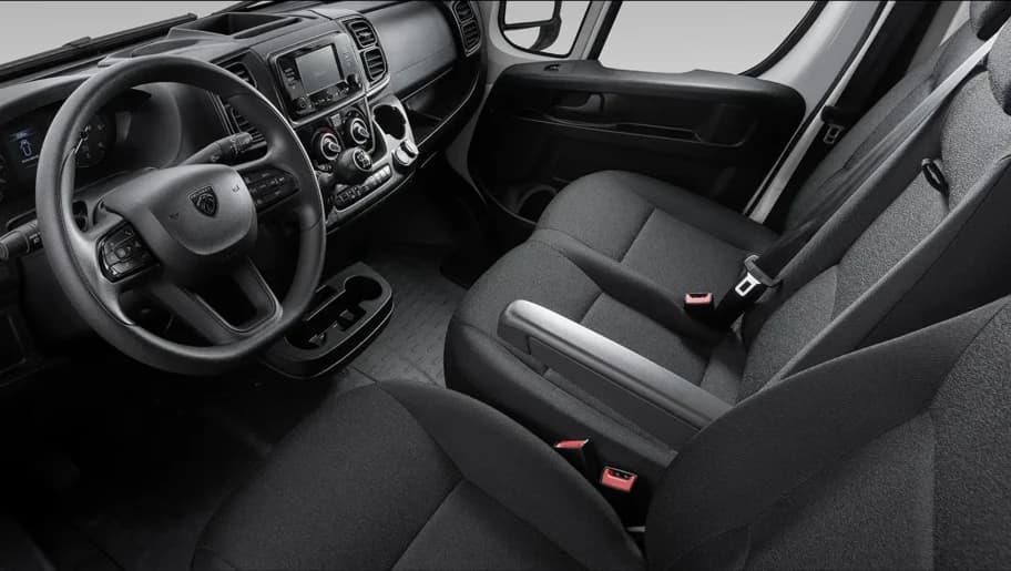 Peugeot Boxer interior - Cabina