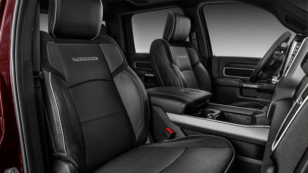 Tapizado de cuero premium de la RAM 2500 Laramie
